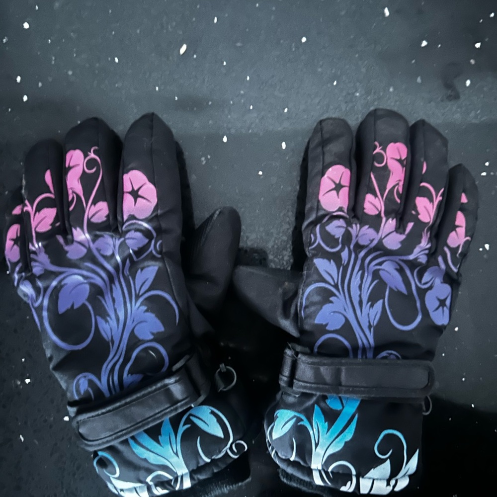 3M Thinsulate Pink and Purple gloves for Cozy Winter Days